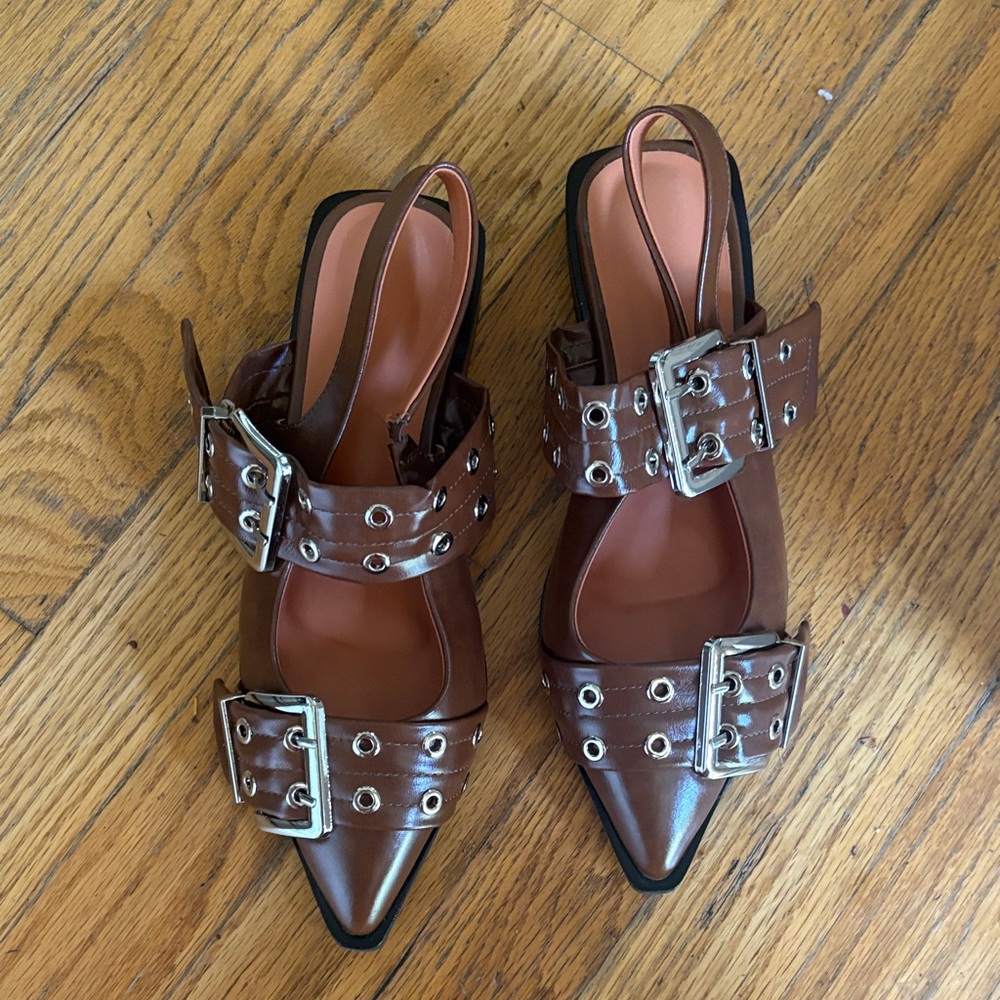 Stylish Brown Women's flats with Buckle Detail